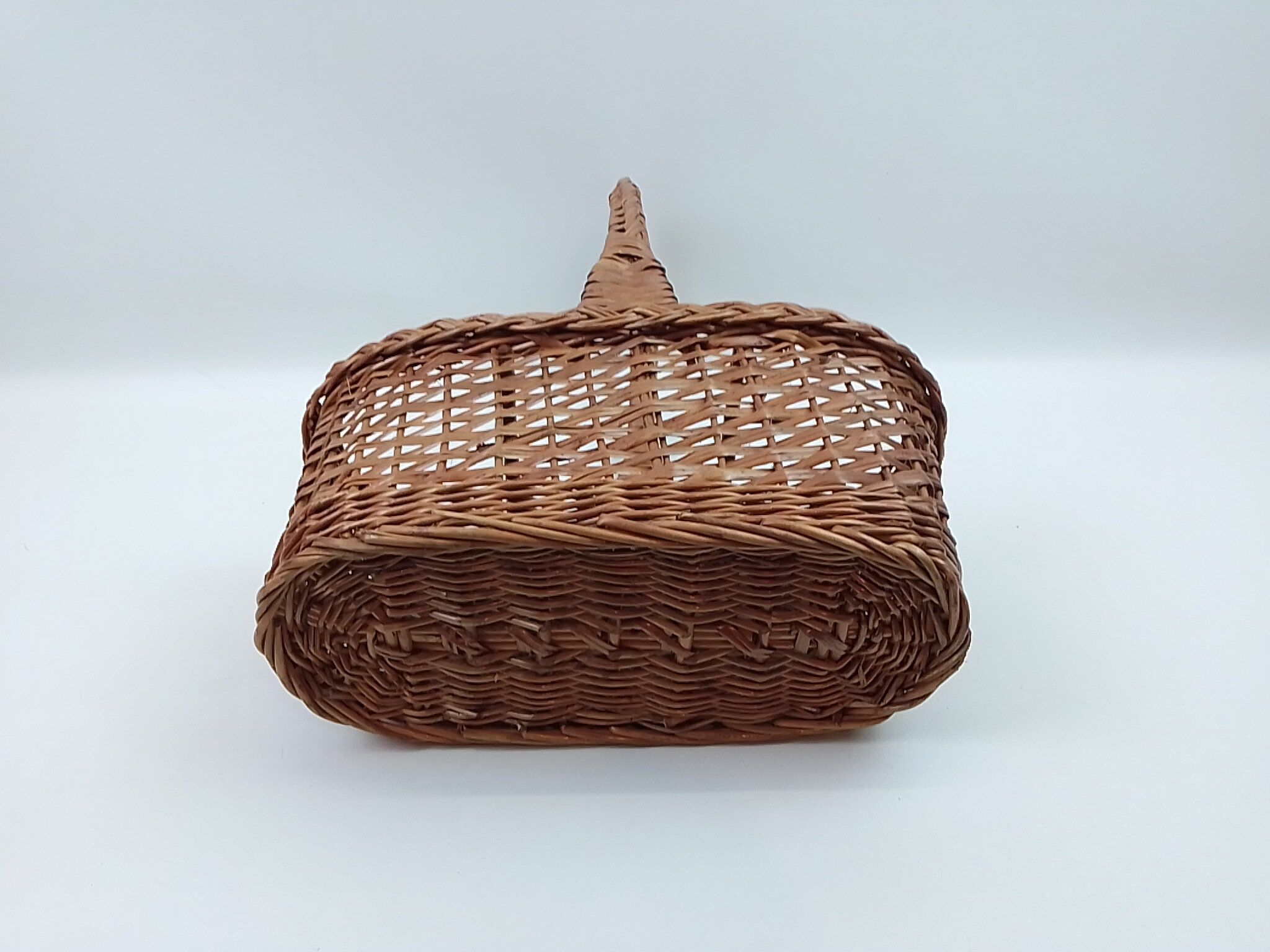 Wicker bottle holder one handle and 3 compartments