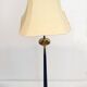 Lampadaire en acajou et laiton, années 1950
