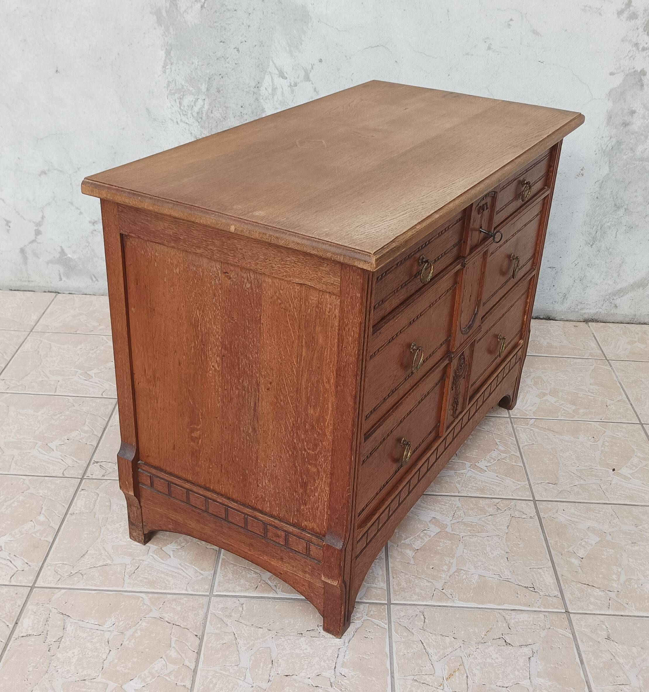 Commode style Louis XVI en chêne