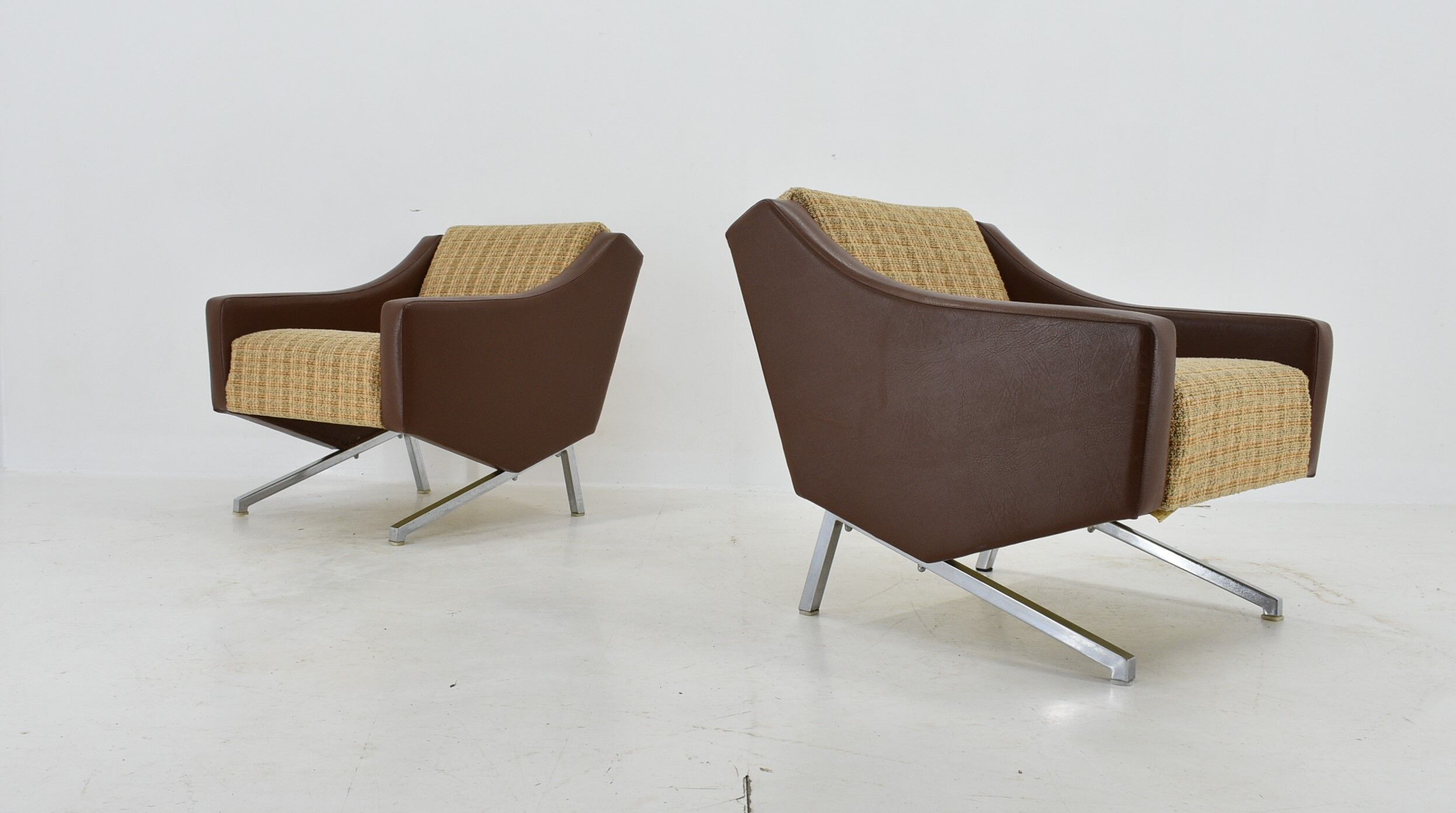 1960s pair of italian armchairs