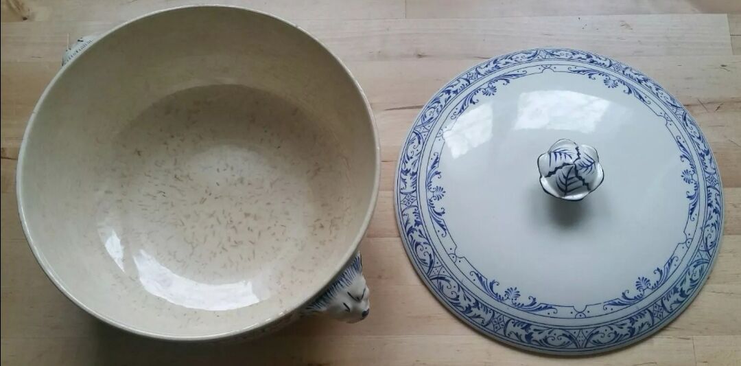 Lions head soup Colbert Creil and Montereau