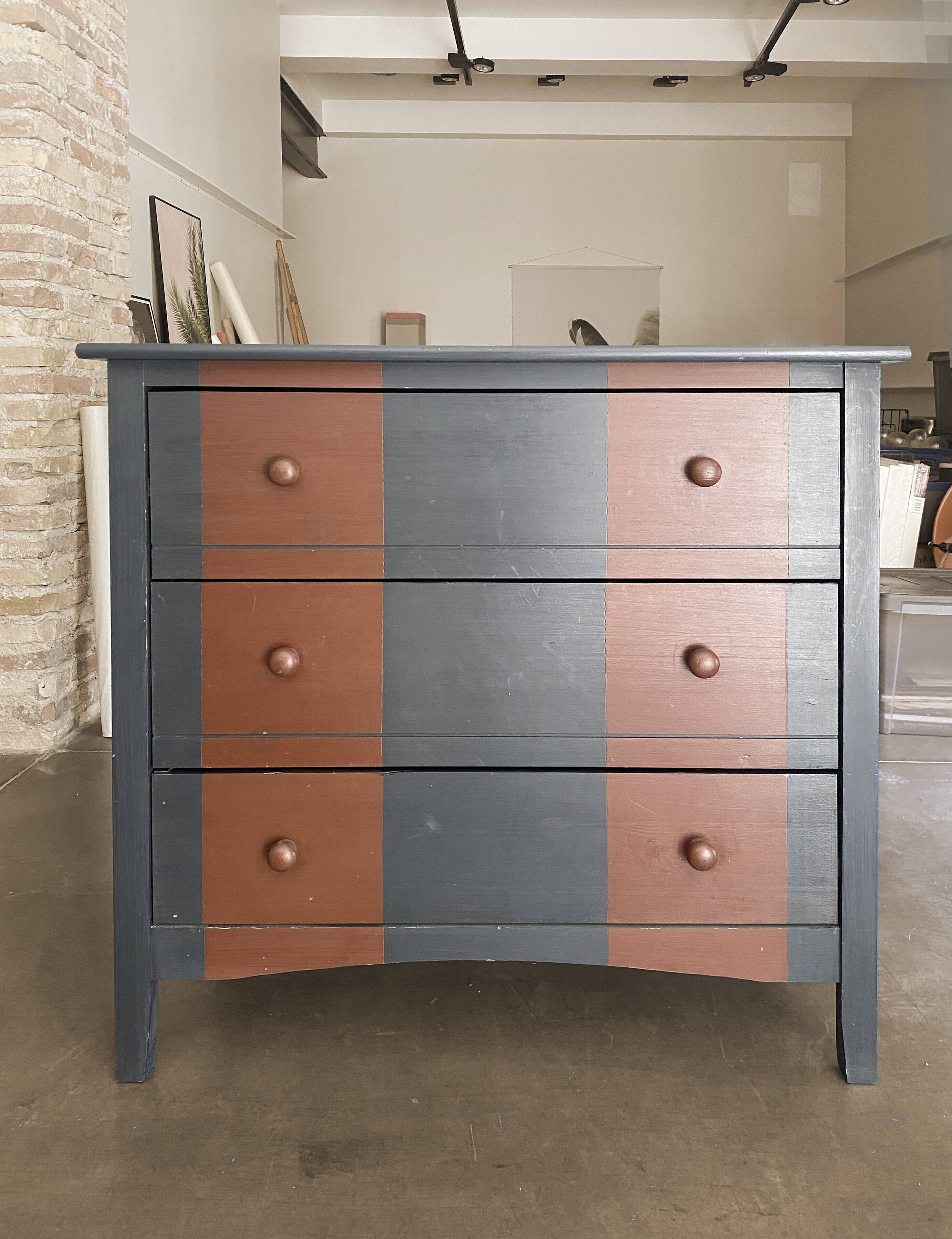 Small two-tone painted chest of drawers