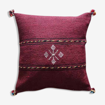 Burgundy Berber cushion with cotton pompom