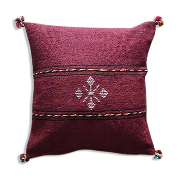Burgundy Berber cushion with cotton pompom