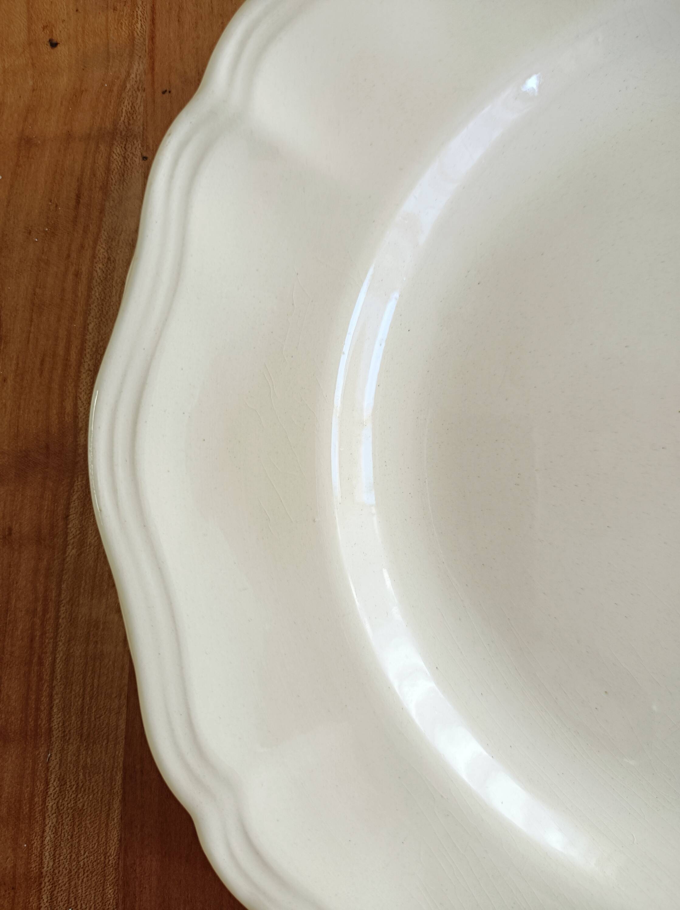 Set of 6 Sarreguemines ivory flat plates
