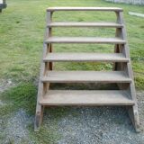 Staircase access scenic / shelf on roullettes