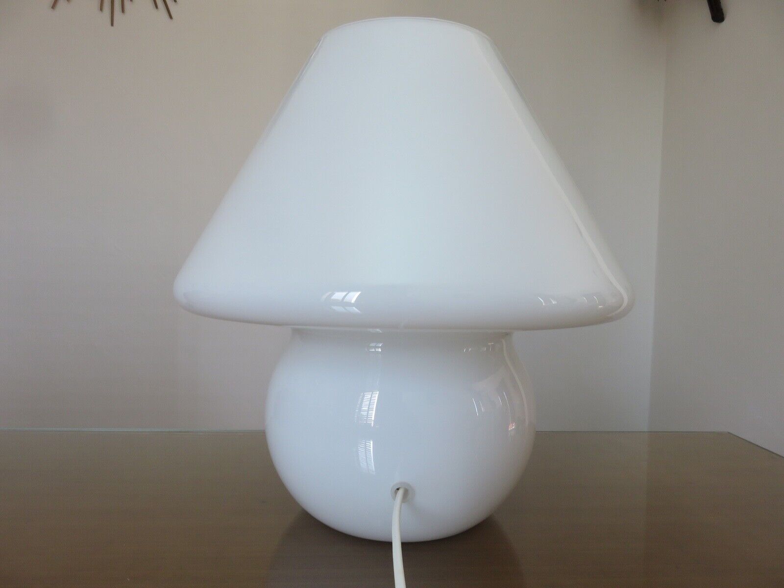 Mushroom lamp XXL Italian in white opaline 70s 80s