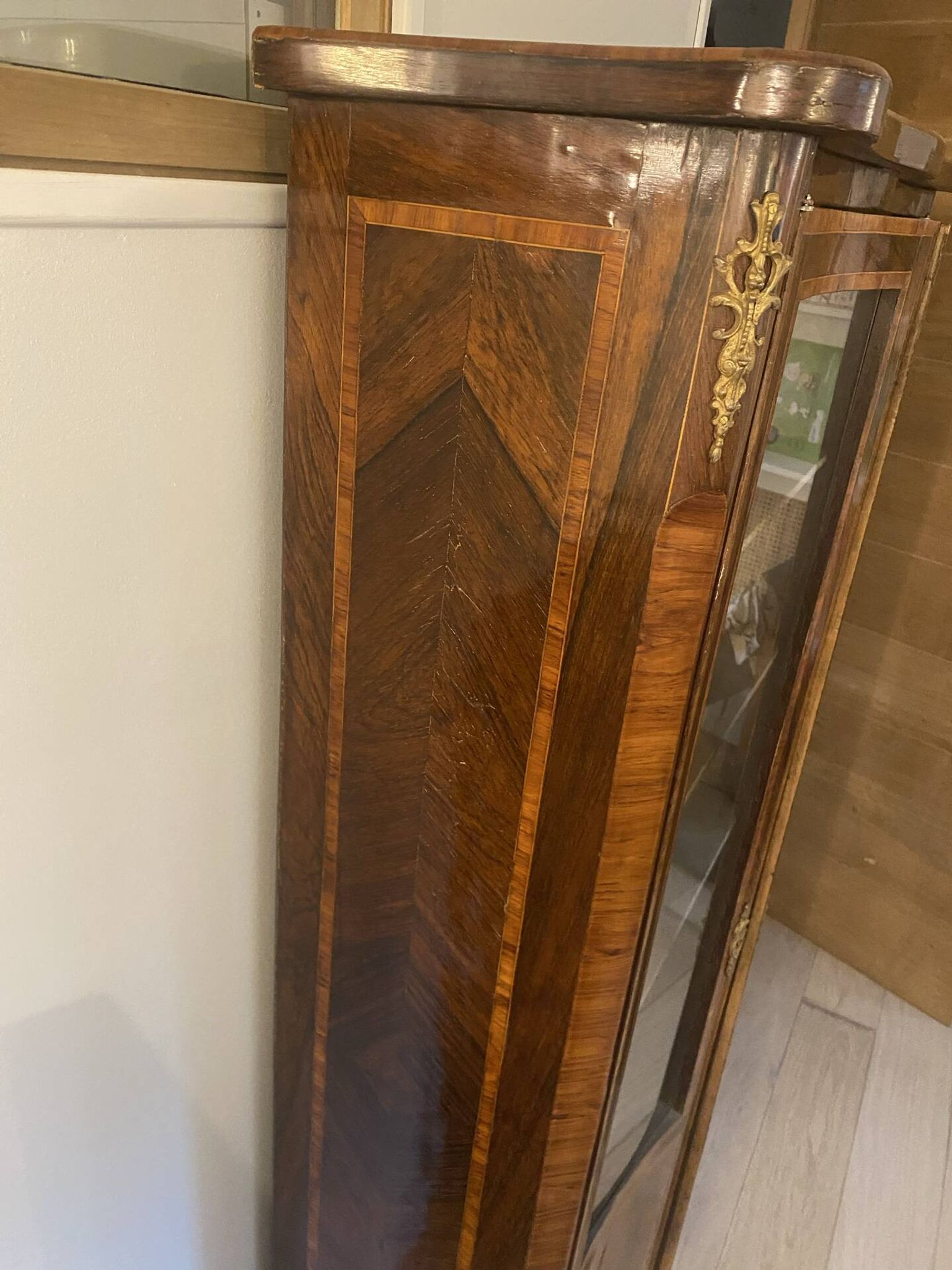 Napoleon III display cabinet in Louis XV style