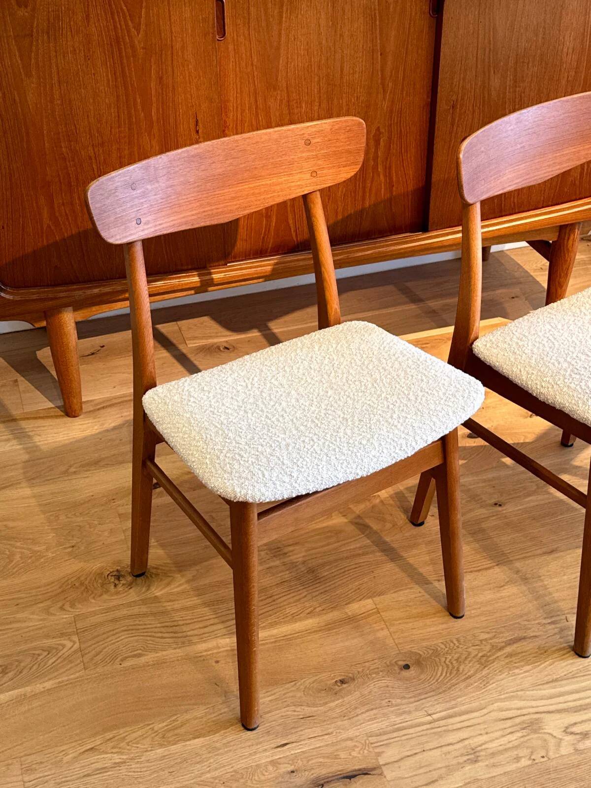 4 vintage Scandinavian "Freya" chairs in natural linen boucle.