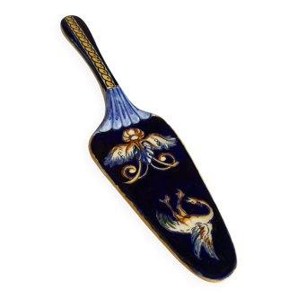 Old pie cake shovel Gien Renaissance blue background 1941/1950