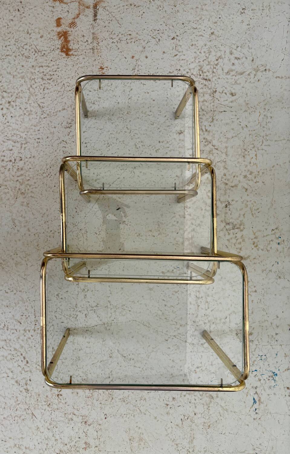 Vintage nesting tables in brass and glass from the 70s – set of 3