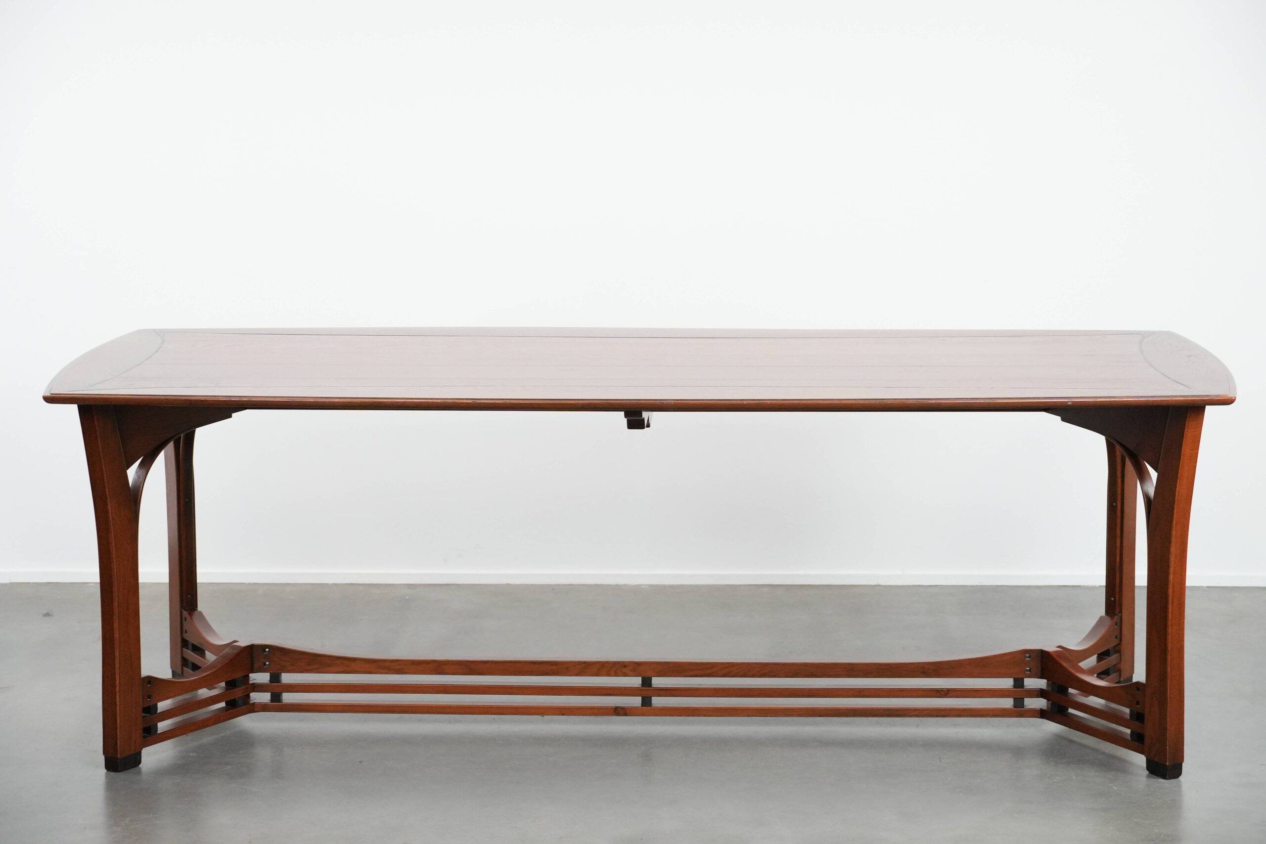 Table à manger de style Art Nouveau pour 4 à 6 personnes
