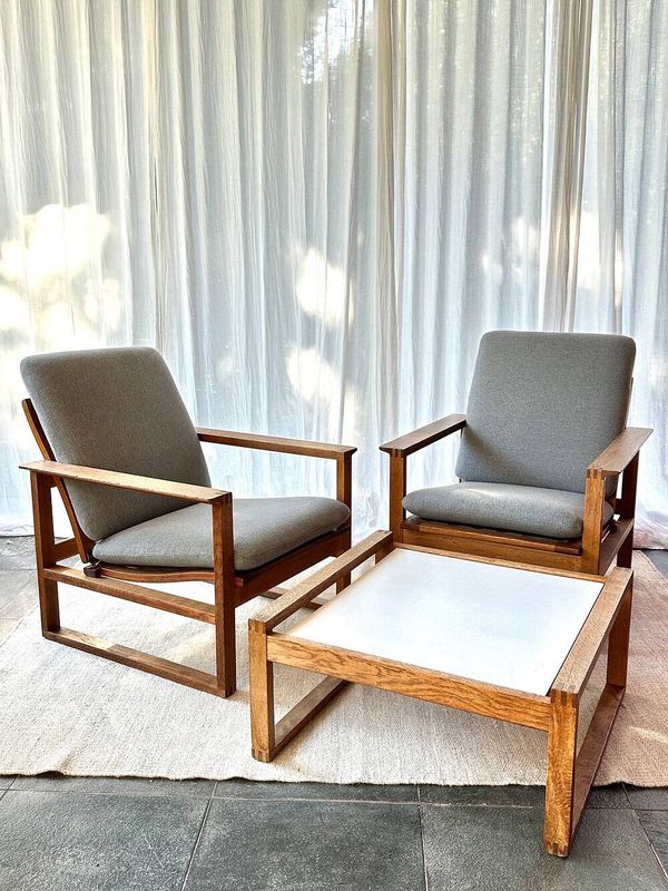 2 fauteuils traîneau 2256 + table, Børge Mogensen, Fredericia Stolefabrik, Danemark, années 50.