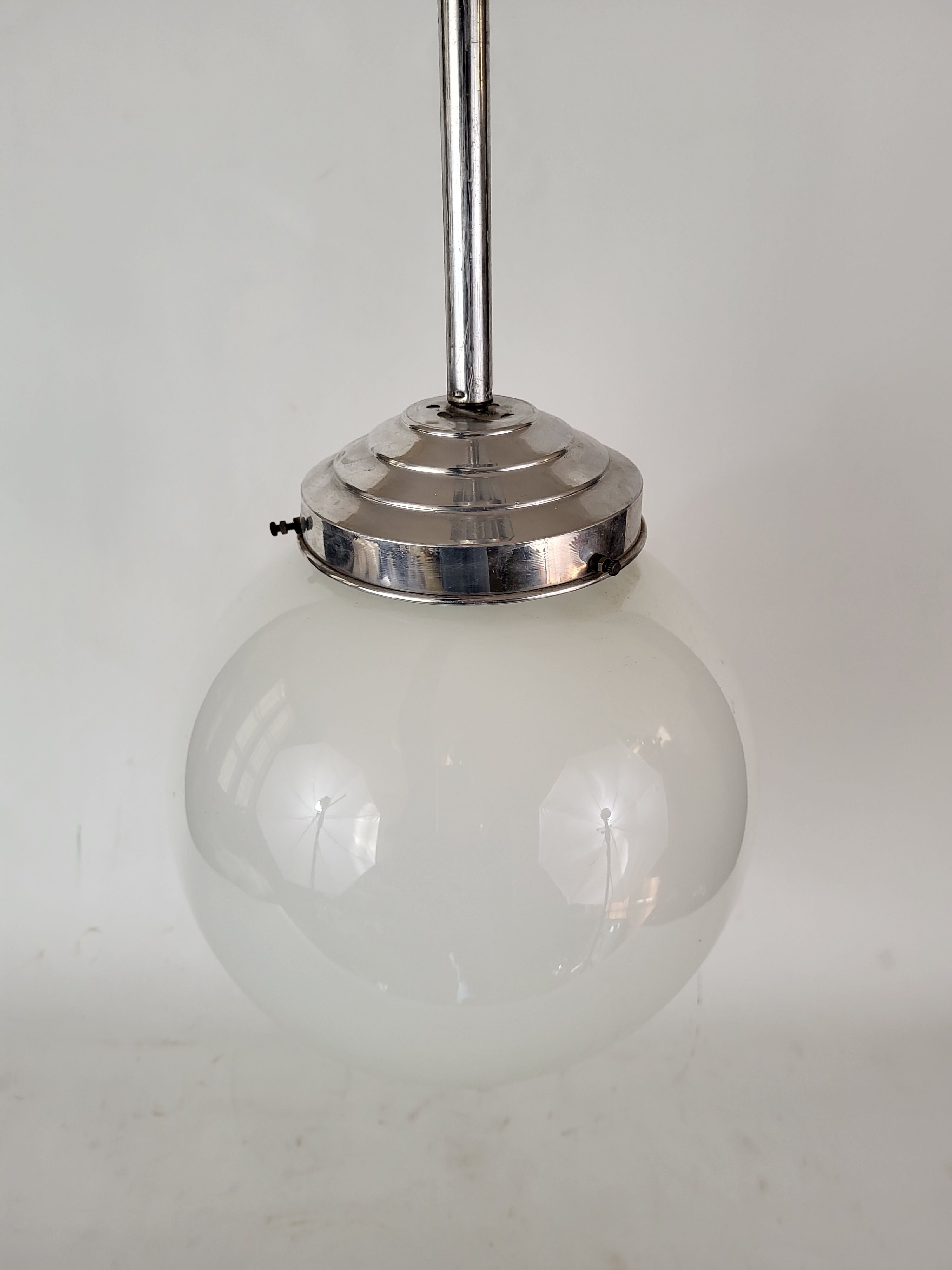 Ceiling lamp globe in opaline glass