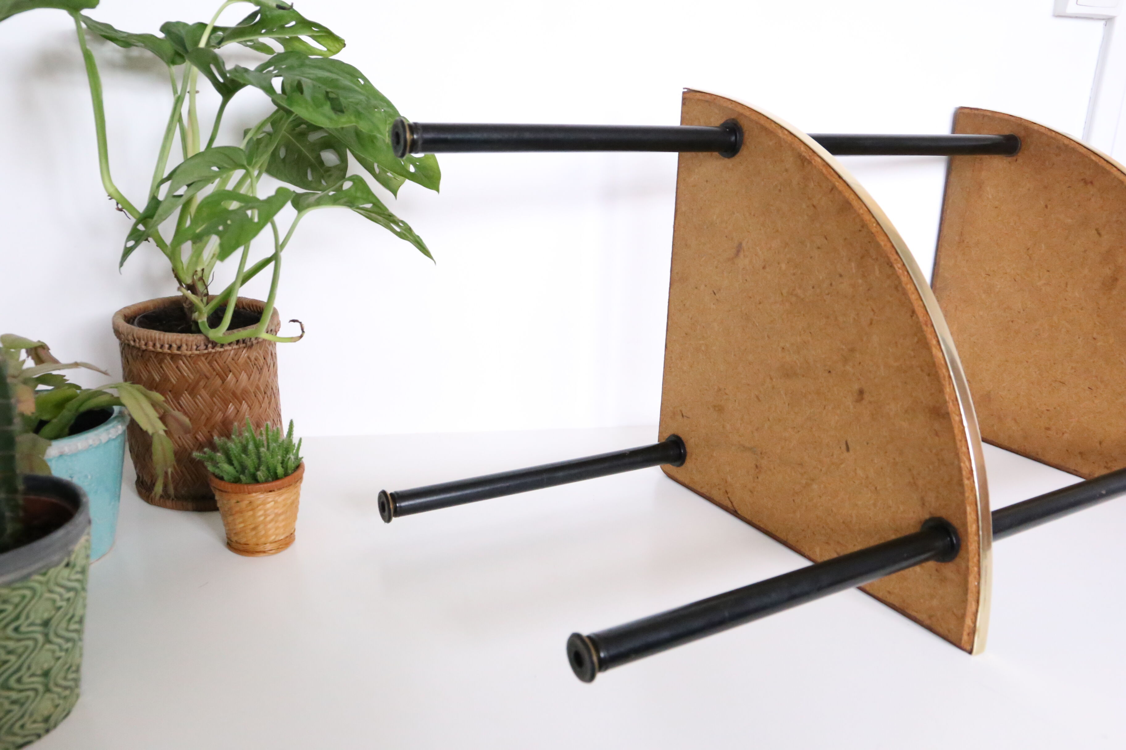 Angle shelf in formica