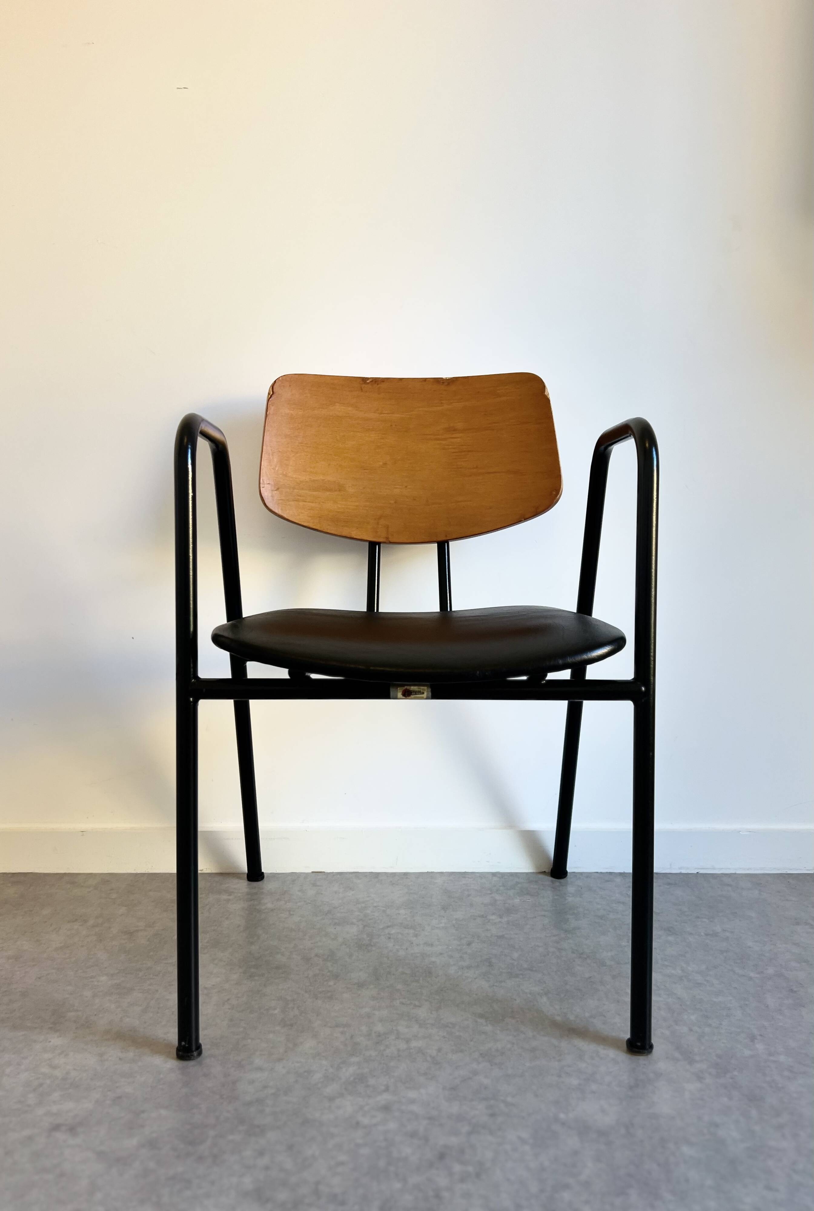 14 vintage Stella chairs