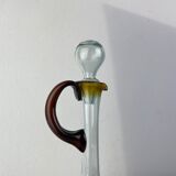Carafe en verre avec des détails bruns
