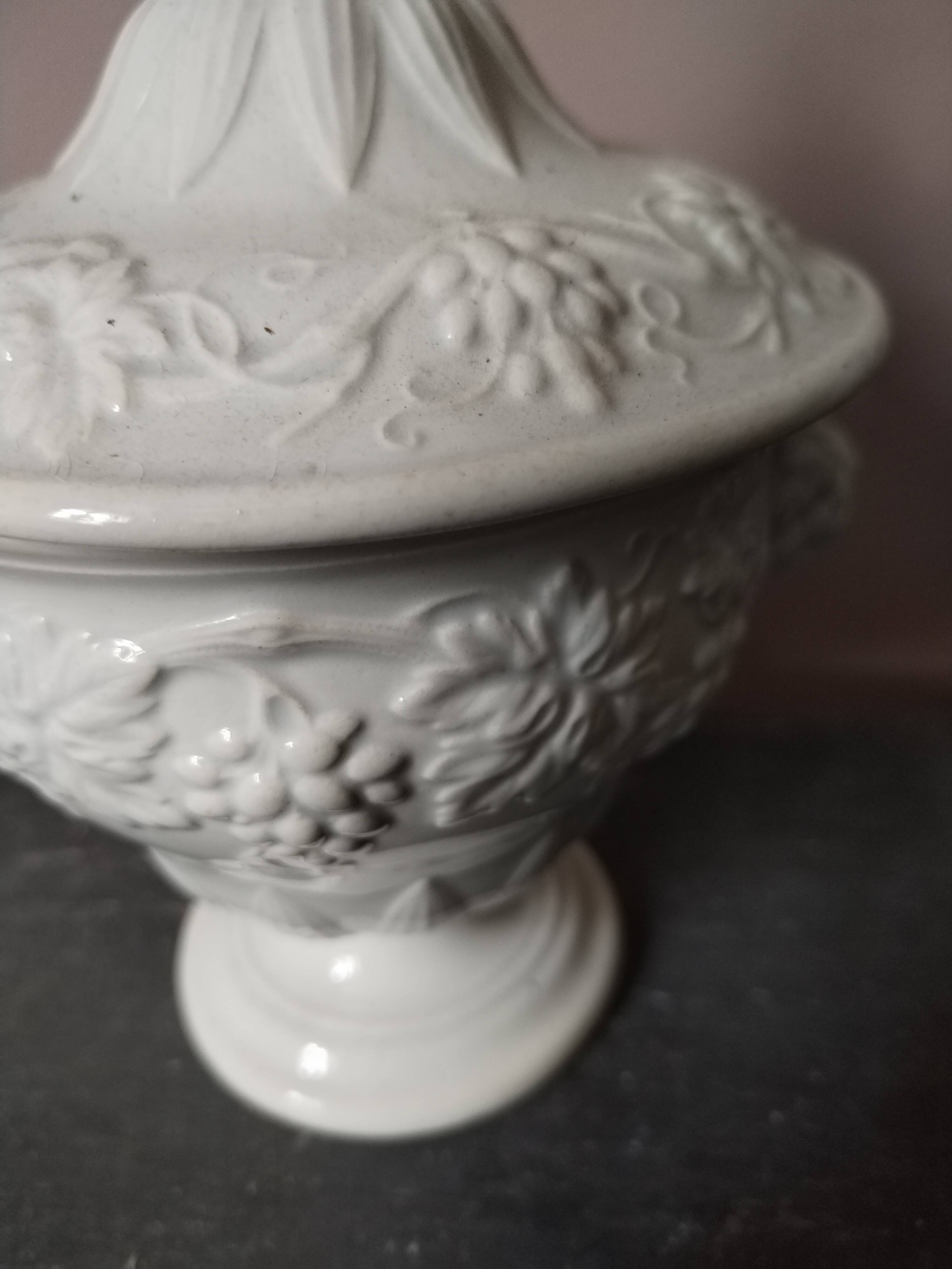 Sugar bowl Creil Montereau