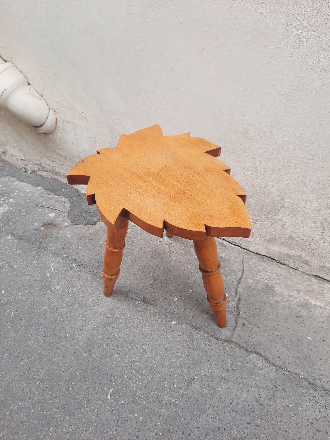 Tripod stool