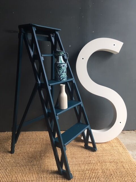 Deco library stepladder