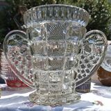 Art Deco bee-shaped vase in thick crystal