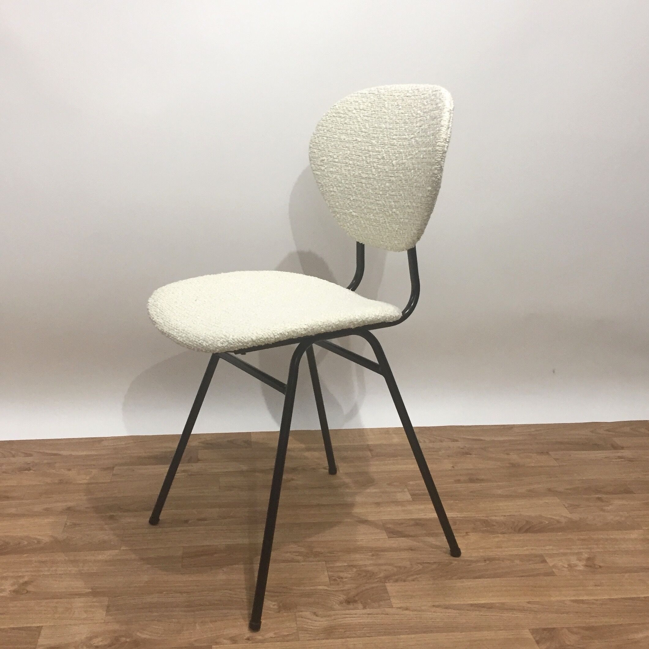Chaise retapissée bouclette