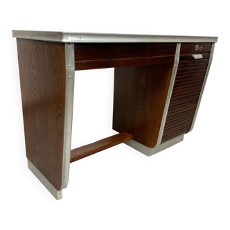 Small functionalist desk