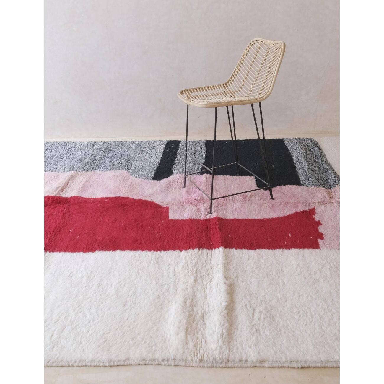 Traditional hand-woven Berber wool rug, size 150 x 250 cm
