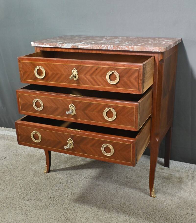 Small Mahogany Chest of Drawers – Part 1 of the 20th Century