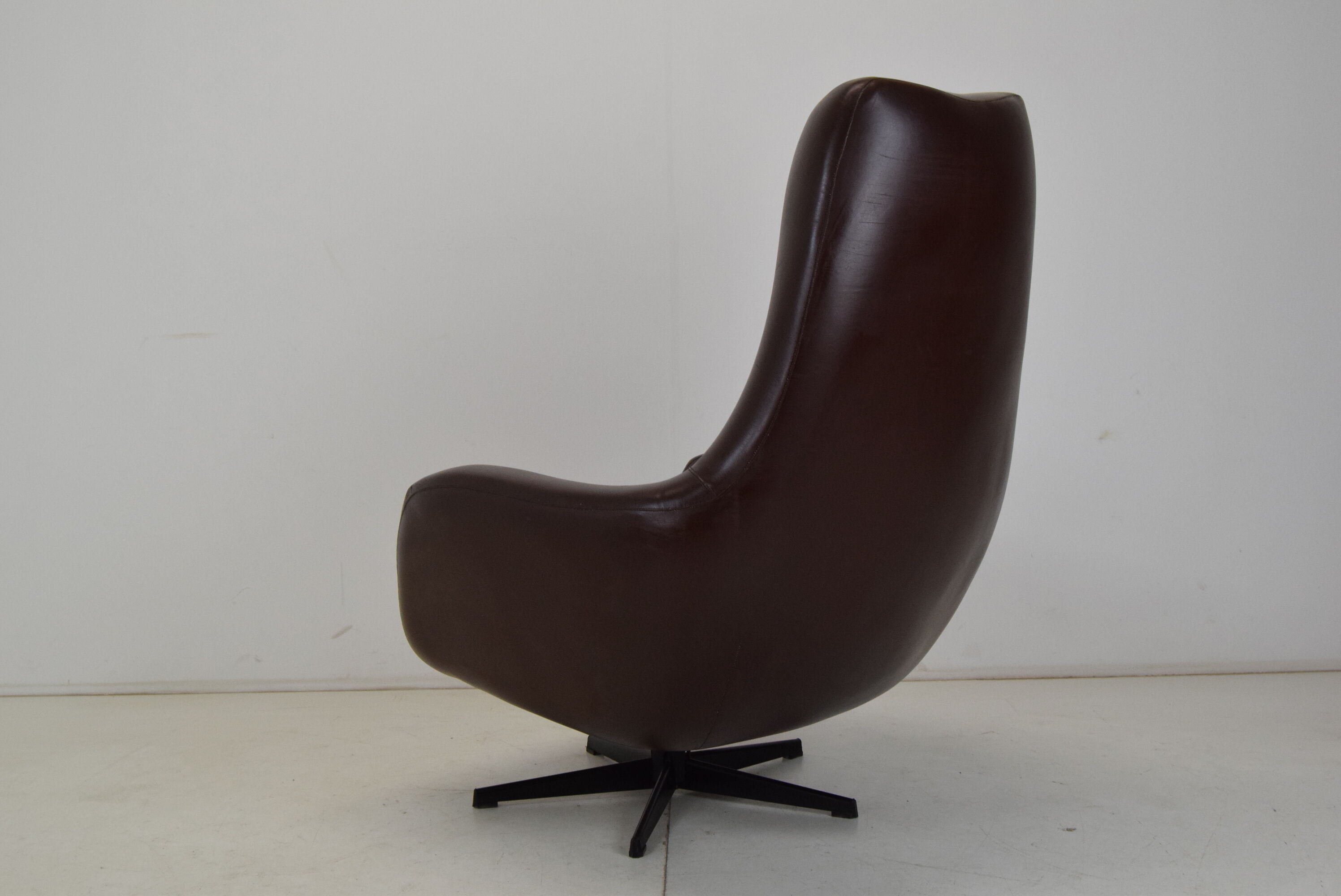 Fauteuil rotatif du milieu du siècle, similicuir, années 1980.