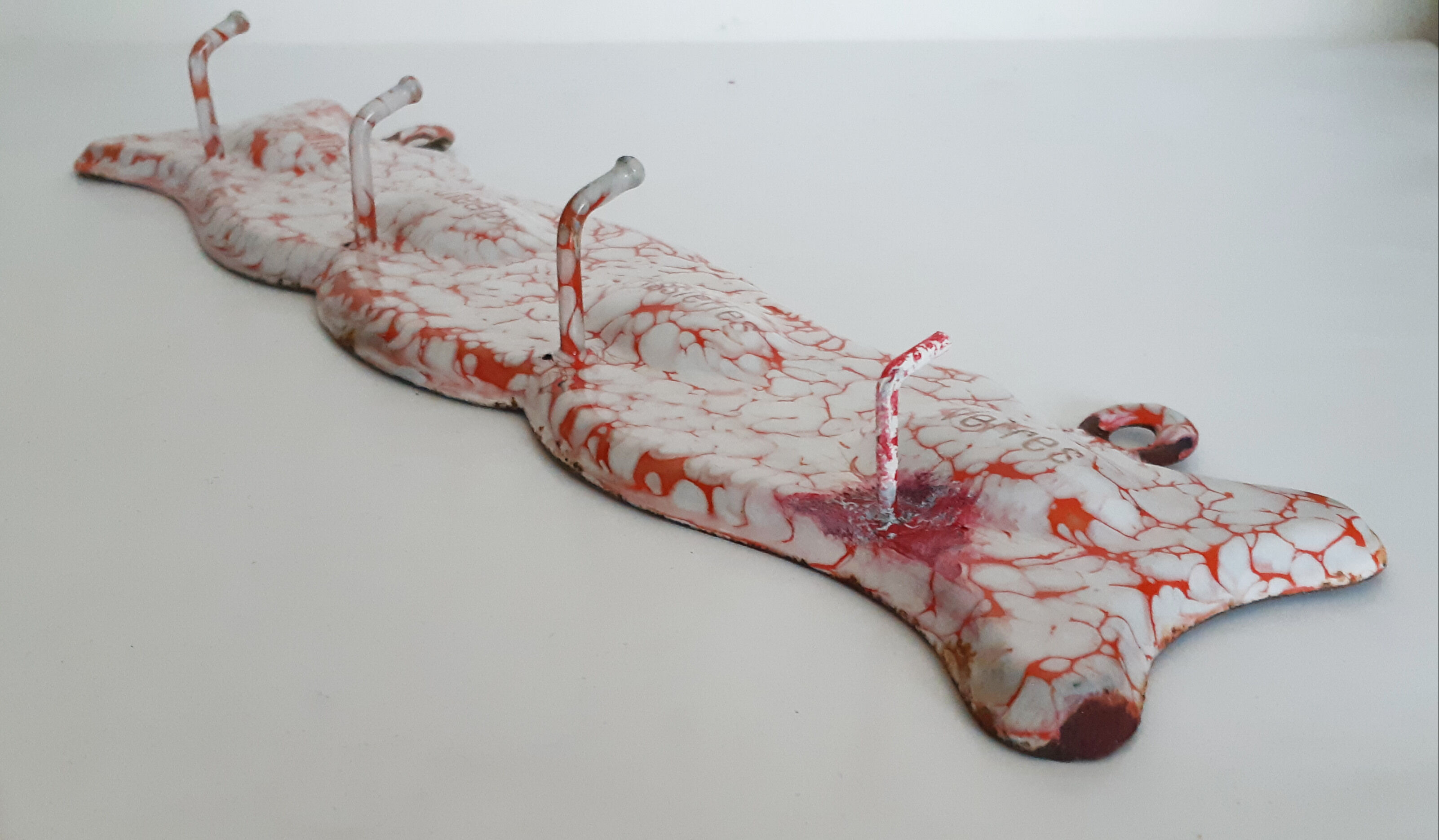 Enamel tea towel holder