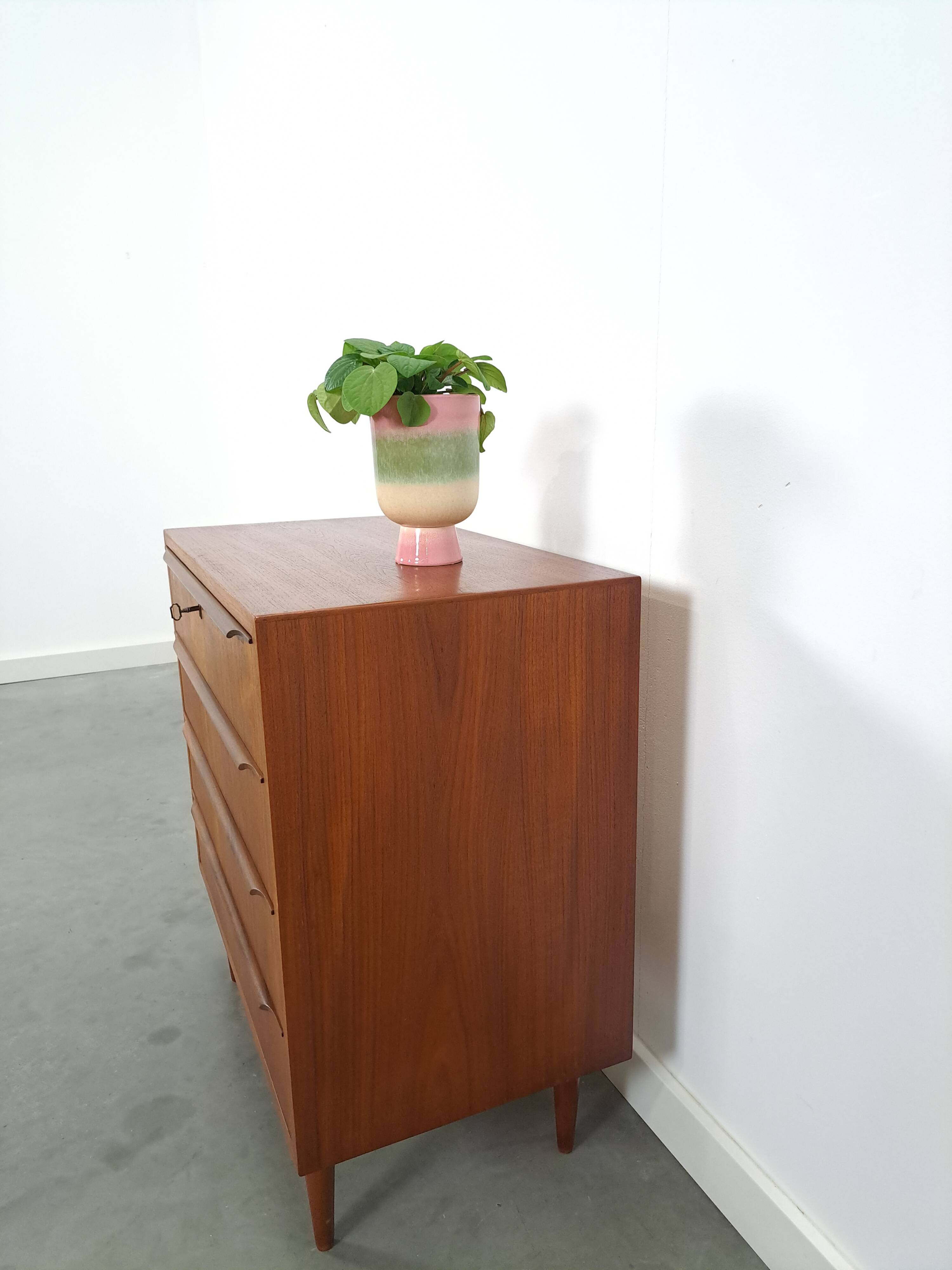 Teak Deense ladekast met 4 lades vintage