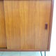 Buffet avec des portes coulissantes