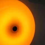 Grande applique murale italienne moderne du milieu du siècle en plexiglas et laiton