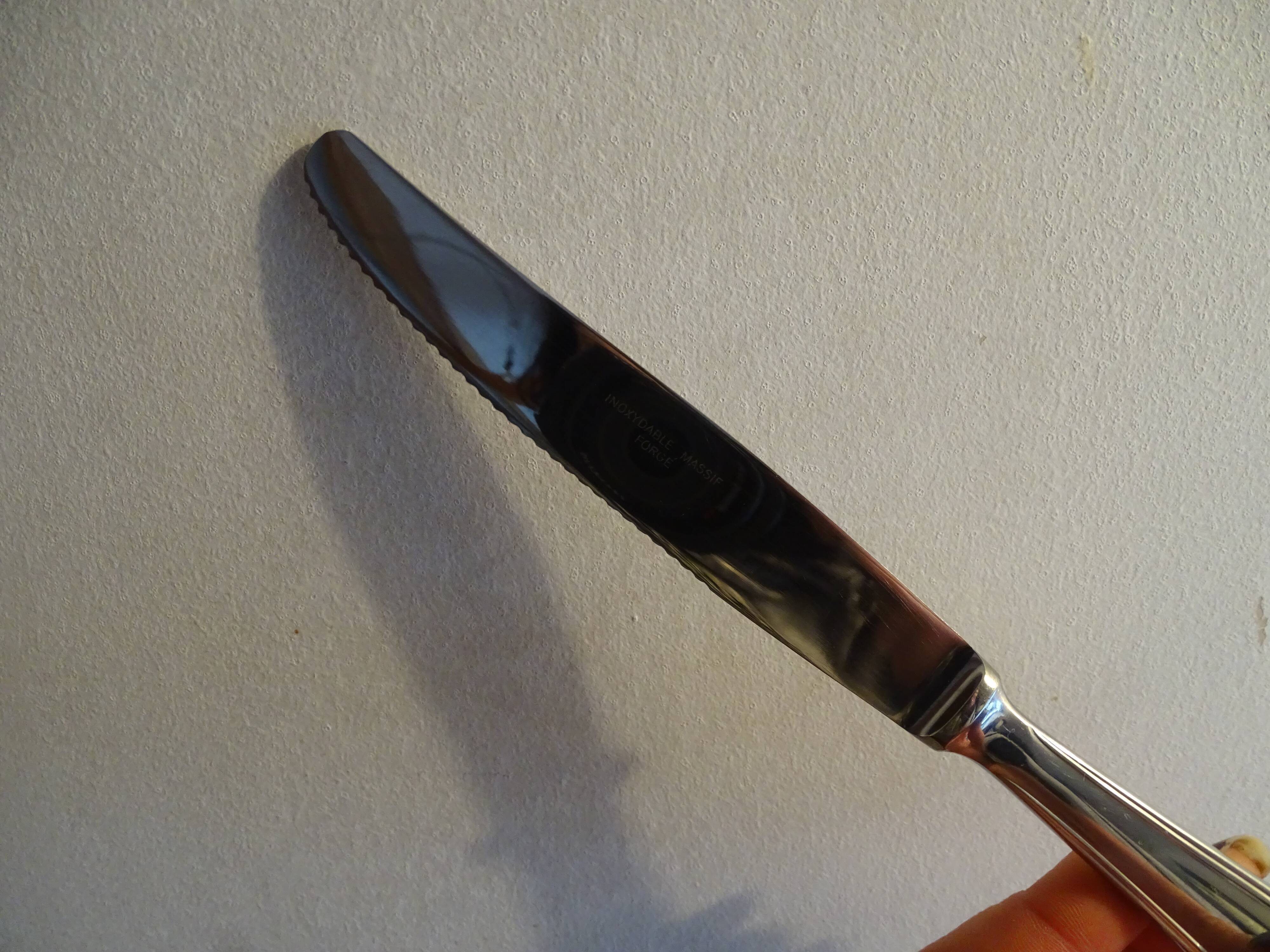 12 couteaux  forgés inox massif  vintage en écrin