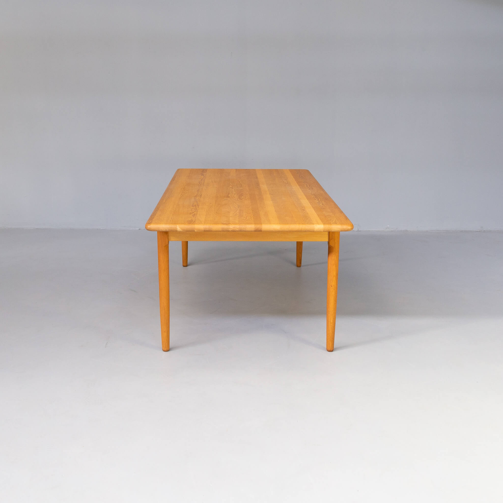 Niels Otto Moller Oak dining table for J.L. Møllers Møbelfabrik