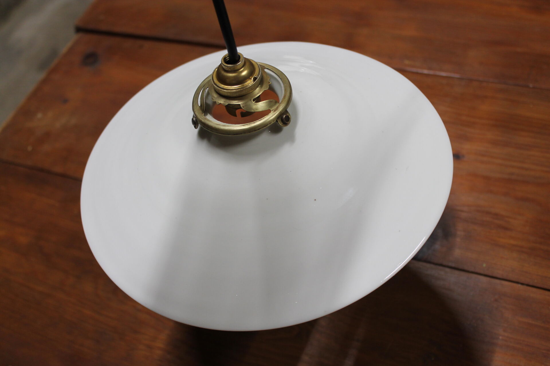 White opaline suspension