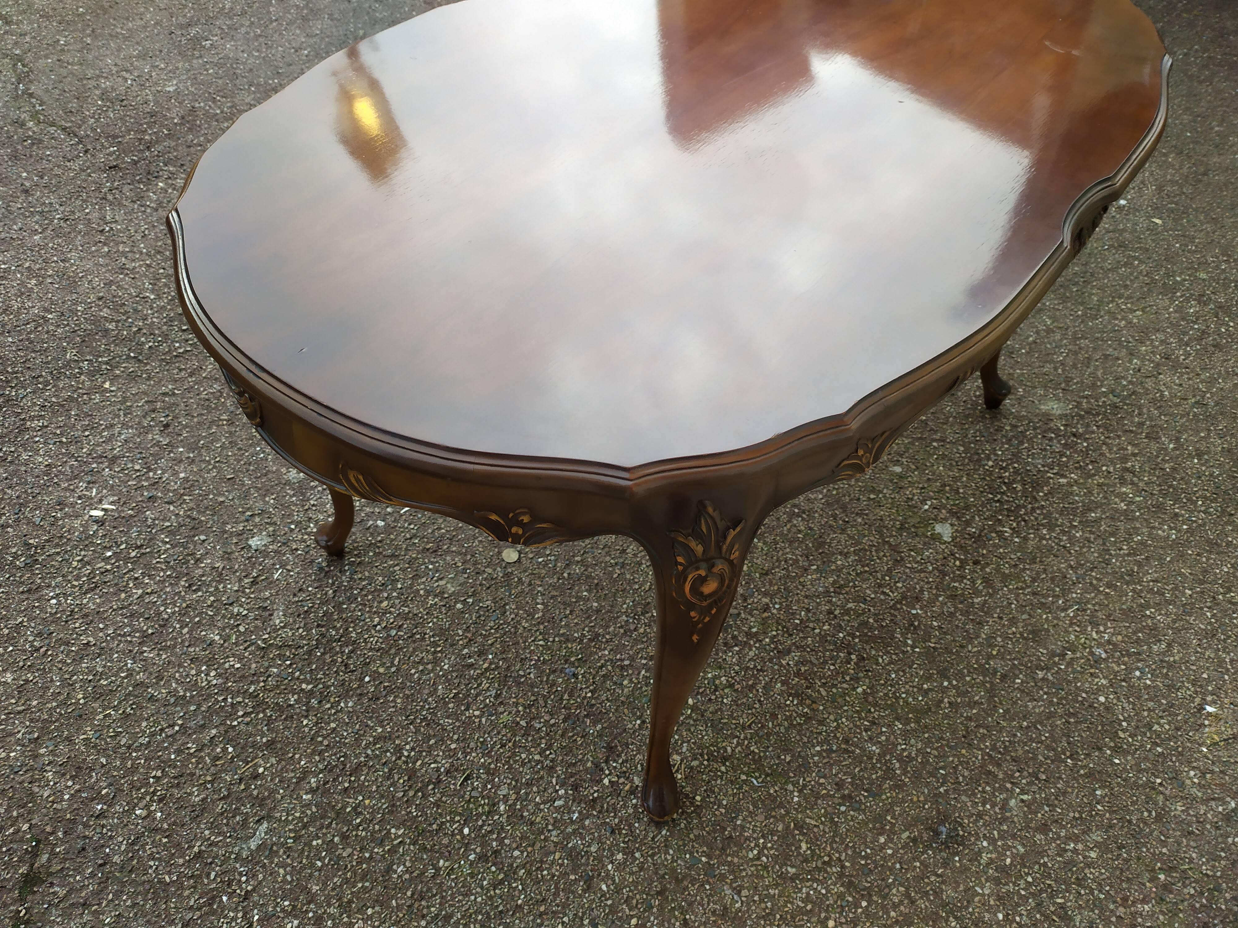 Oval wooden coffee table - Louis XV style