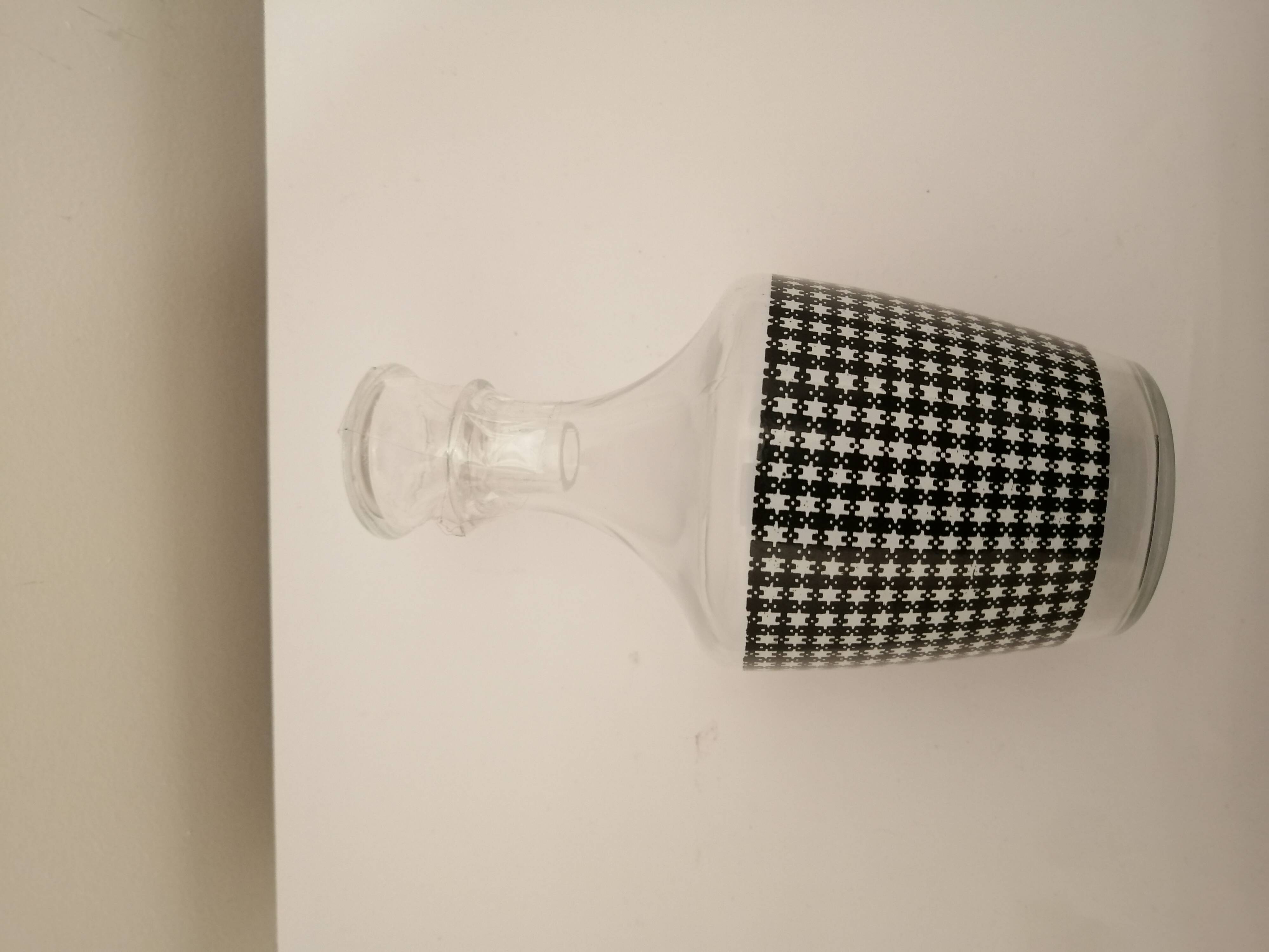 Vintage houndstooth liqueur carafe + 6 glasses