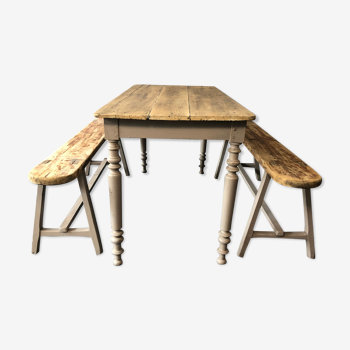 Table de ferme et deux bancs