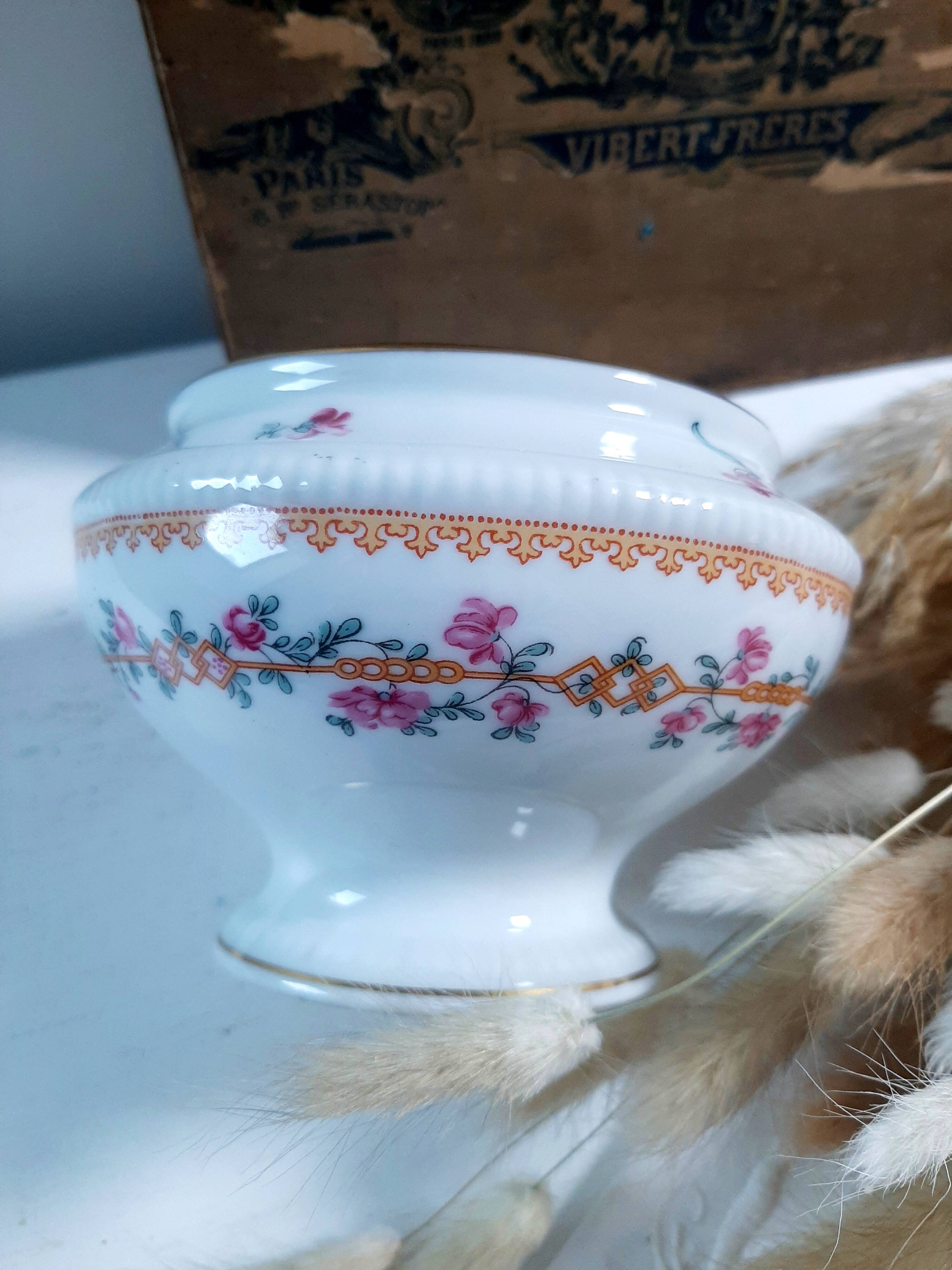 Sucrier en porcelaine de Limoges manufacture Bernardaud