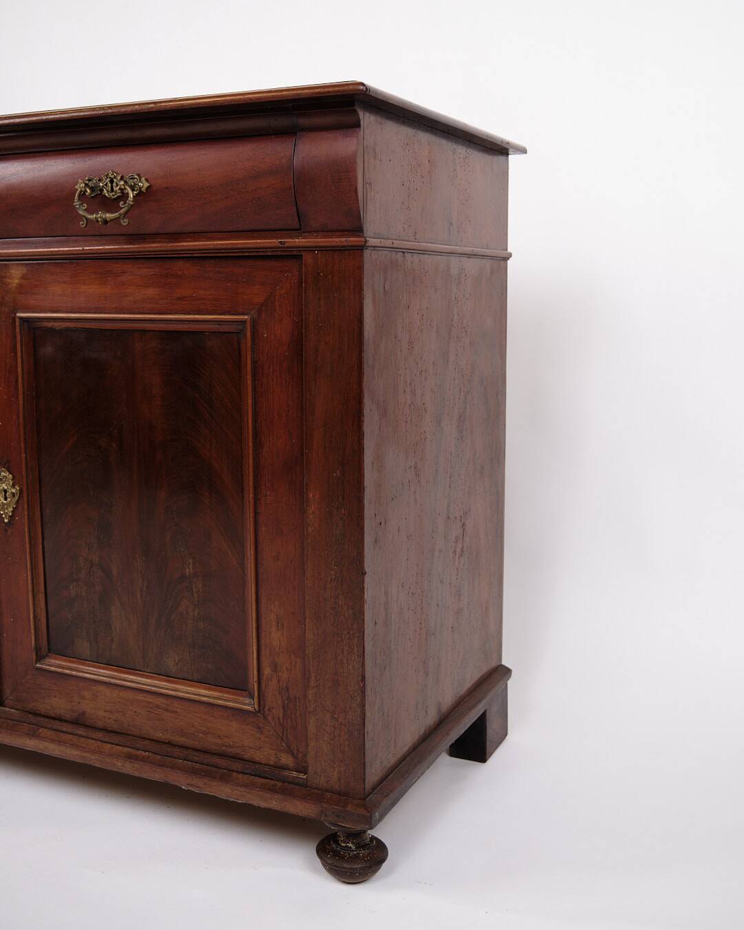 Low antique sideboard - hand polished mahogany - fixed shelves - 1880s