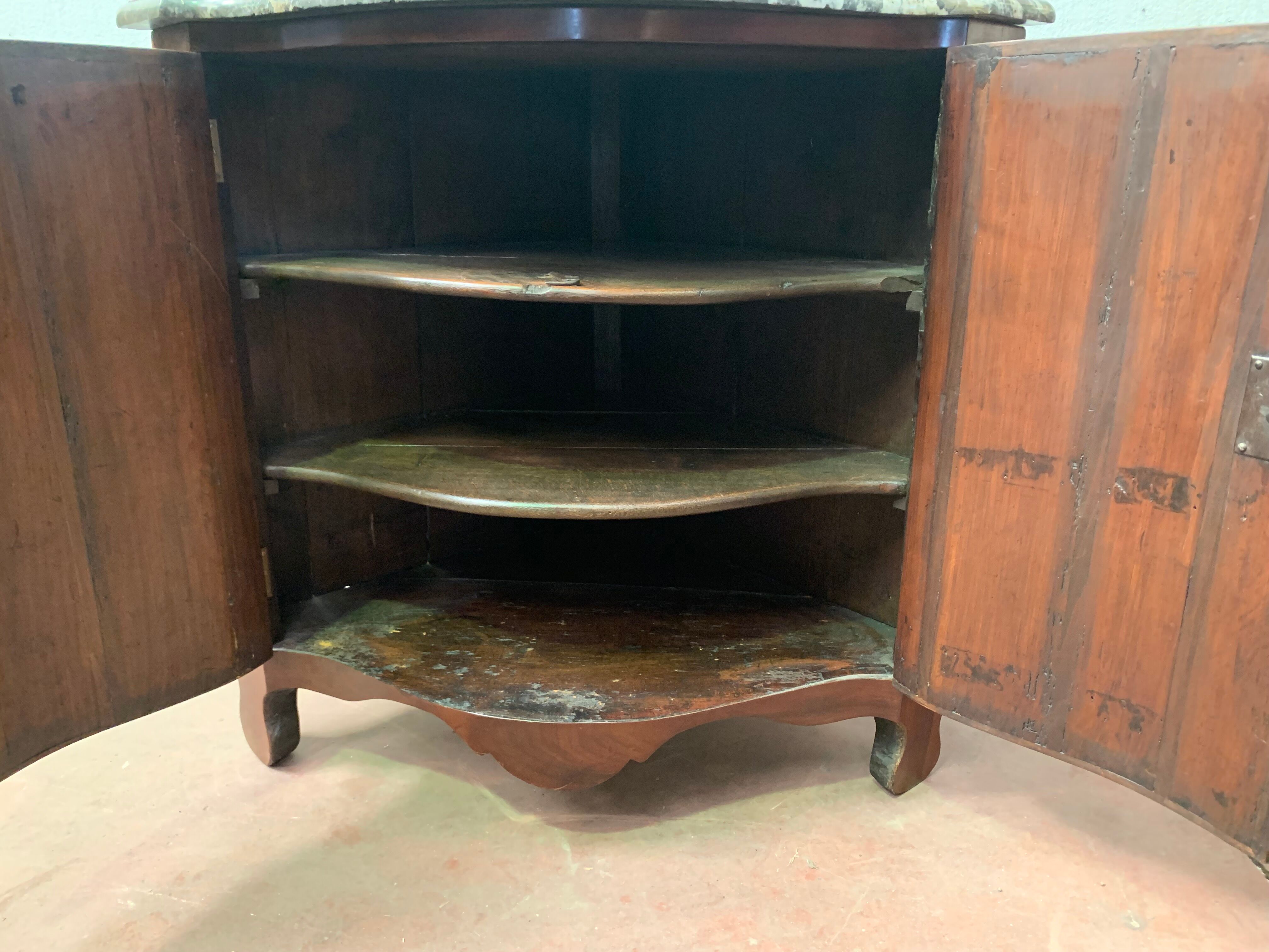 Notch has two curved doors mahogany and rosewood xviii century