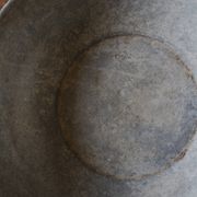 Round zinc basin planter with two handles underneath