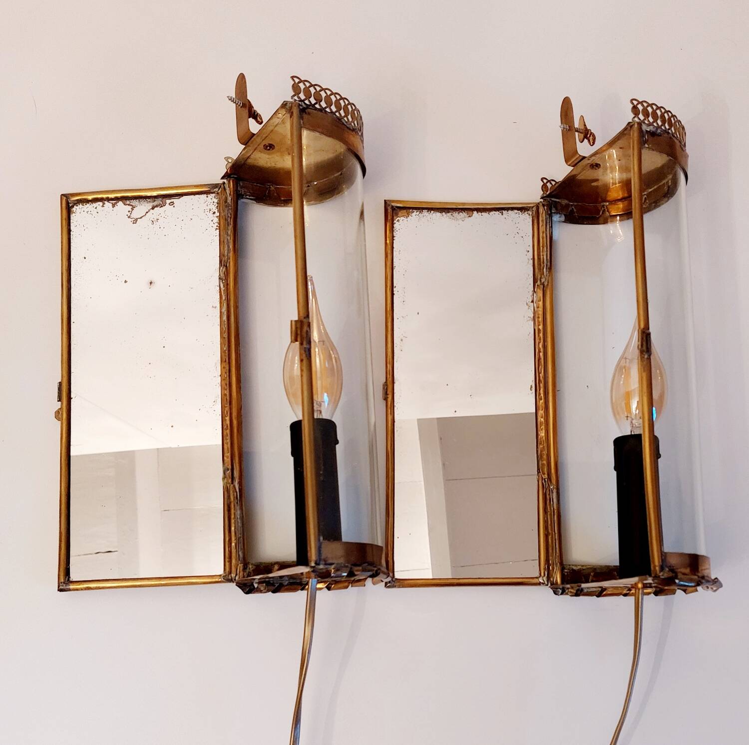 Paire d'appliques anciennes en laiton