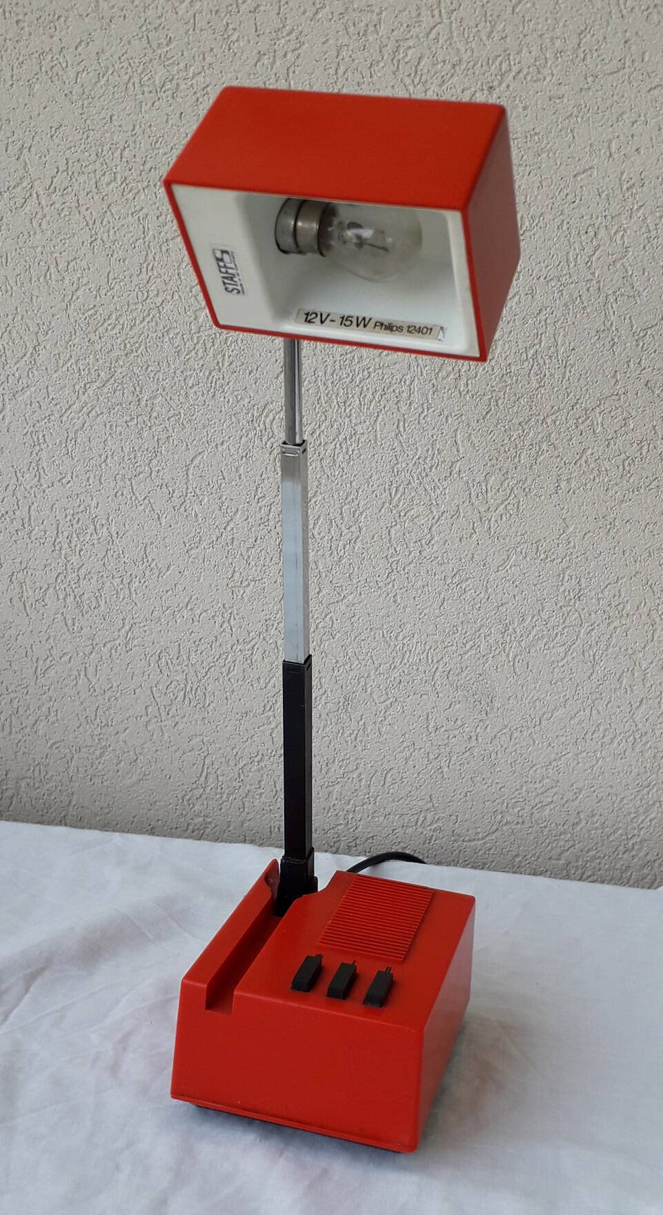 Red telescopic lamp