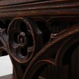 Rare grande armoire néogothique en chêne sculpté à la main du début du XIXe siècle