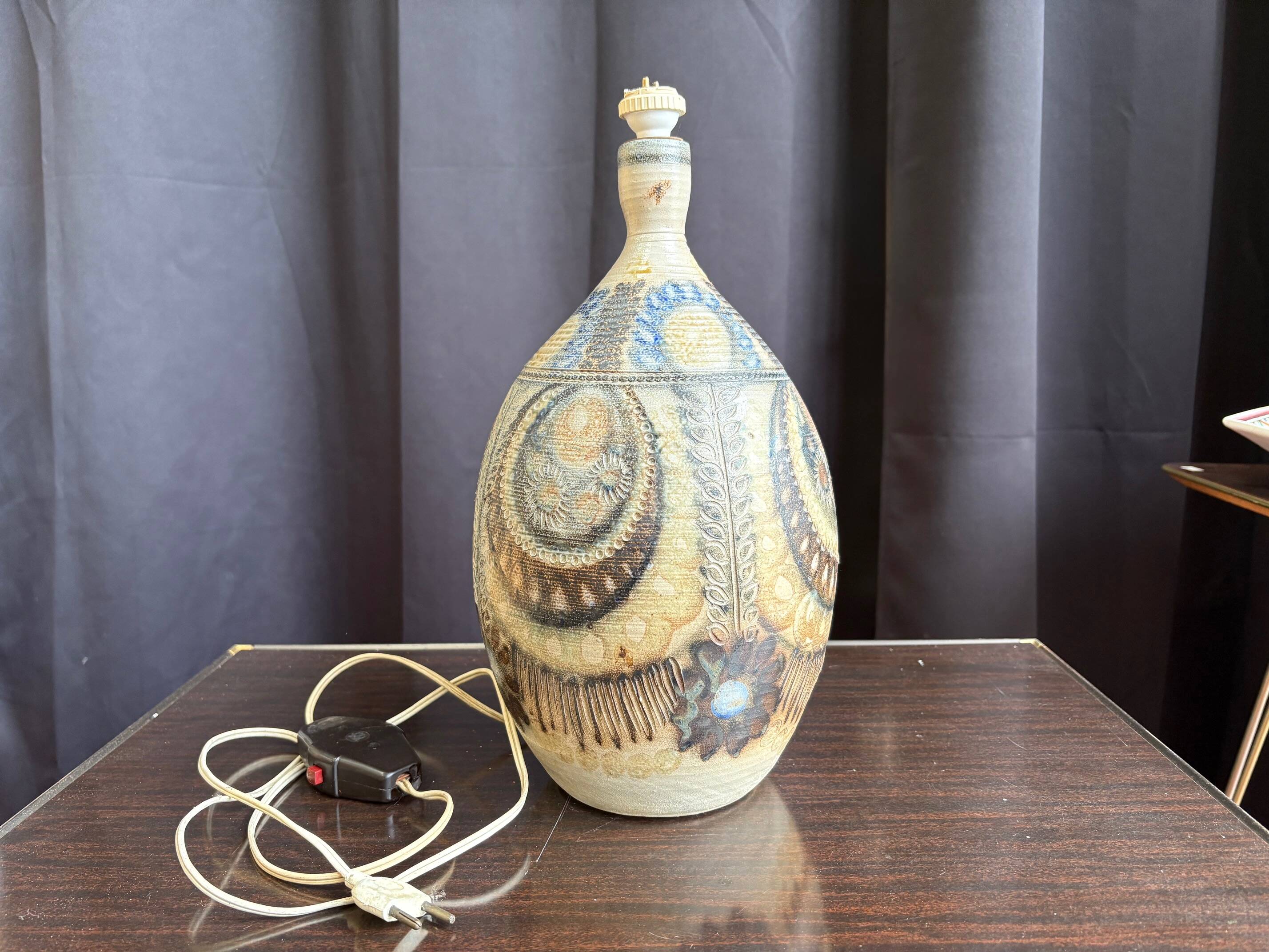Stoneware lamp (base) signed Joël Courjault for Keraluc – floral decoration