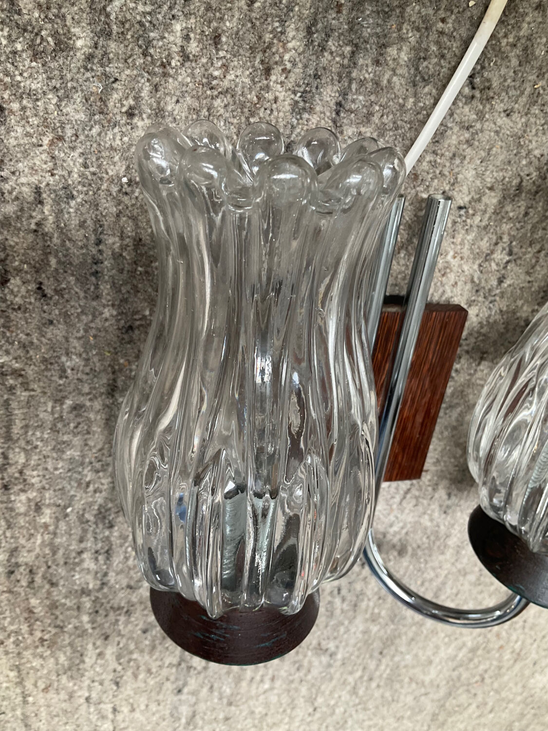 Vintage double light wall lamp in teak and molded glass