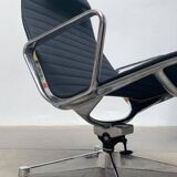 Set of aluminium chairs EA 124 Mid-Century by Charles & Ray Eames for Herman Miller, 1960s.